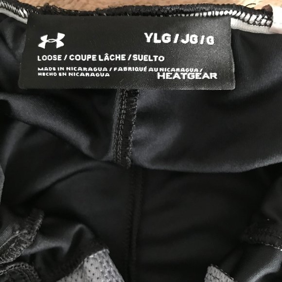 Under Armour Shorts Loose Heat Gear Kids Sz YLG Black - Picture 3 of 3